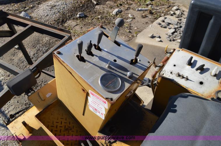 image for item K5454 Caterpillar DR-105 milling machine