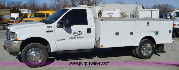 image for item K5456 2003 Ford F550 utility truck