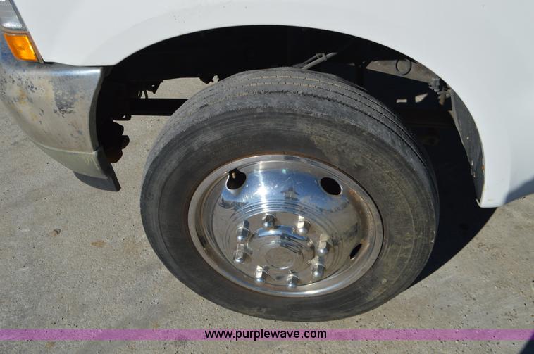 image for item K5456 2003 Ford F550 utility truck