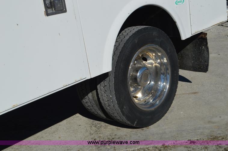 image for item K5456 2003 Ford F550 utility truck
