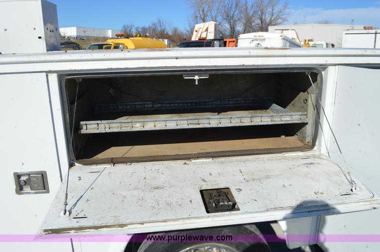 image for item K5456 2003 Ford F550 utility truck