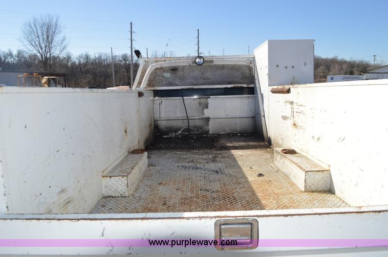 image for item K5456 2003 Ford F550 utility truck
