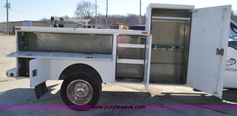 image for item K5456 2003 Ford F550 utility truck