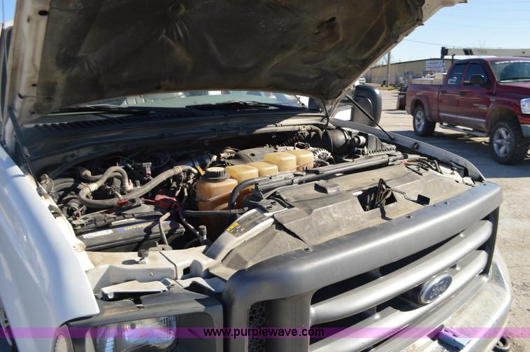 image for item K5456 2003 Ford F550 utility truck