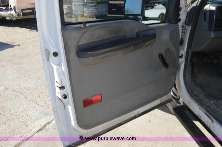 image for item K5456 2003 Ford F550 utility truck