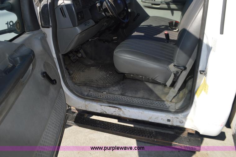 image for item K5456 2003 Ford F550 utility truck