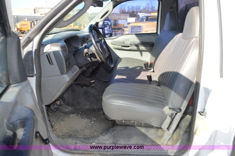 image for item K5456 2003 Ford F550 utility truck