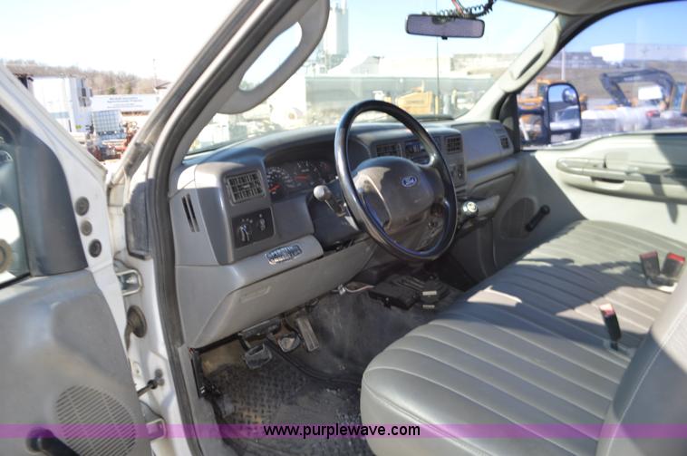 image for item K5456 2003 Ford F550 utility truck
