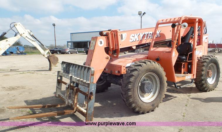 image for item K6964 2007 Sky Trak 8042 telehandler