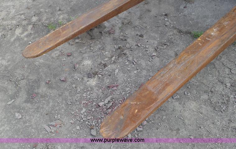 image for item K6964 2007 Sky Trak 8042 telehandler