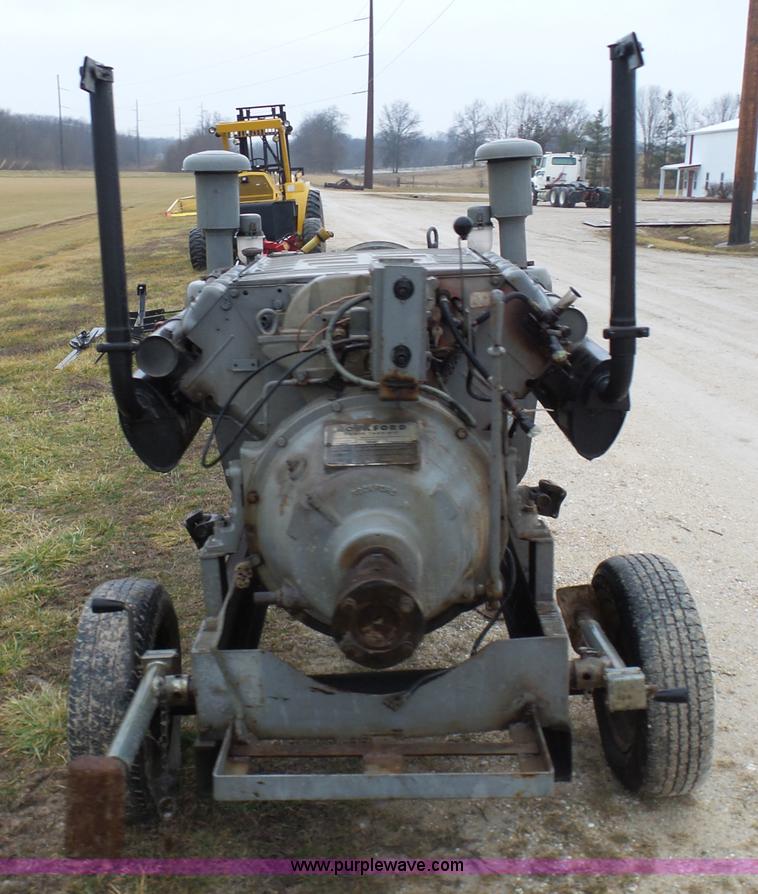 image for item K7631 Deutz F8L413 eight cylinder diesel engine