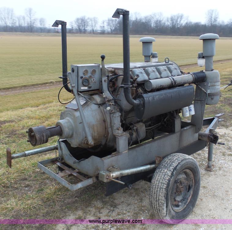 image for item K7631 Deutz F8L413 eight cylinder diesel engine