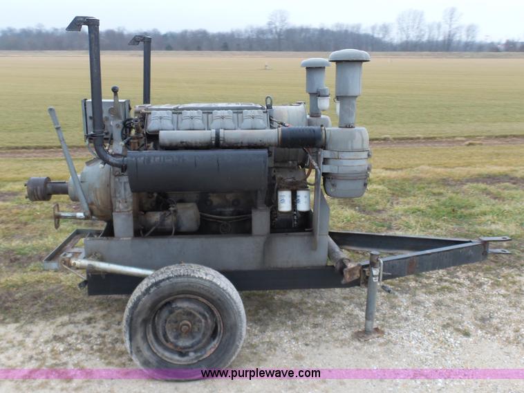 image for item K7631 Deutz F8L413 eight cylinder diesel engine