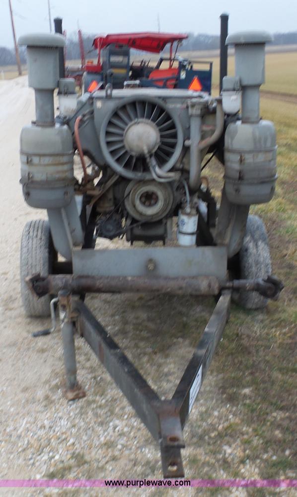 image for item K7631 Deutz F8L413 eight cylinder diesel engine