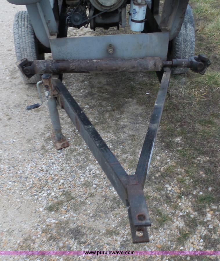 image for item K7631 Deutz F8L413 eight cylinder diesel engine