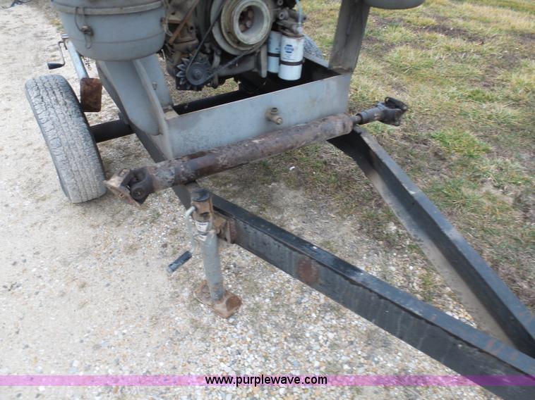 image for item K7631 Deutz F8L413 eight cylinder diesel engine