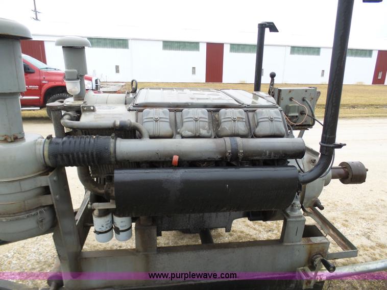 image for item K7631 Deutz F8L413 eight cylinder diesel engine