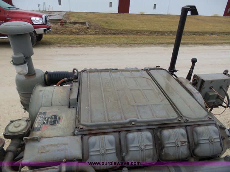 image for item K7631 Deutz F8L413 eight cylinder diesel engine