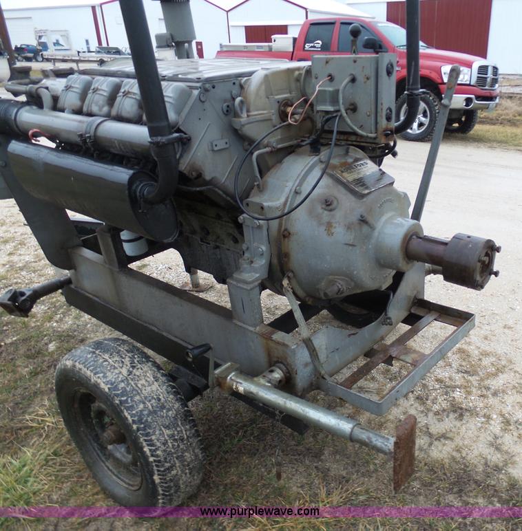 image for item K7631 Deutz F8L413 eight cylinder diesel engine