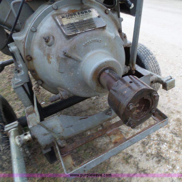 image for item K7631 Deutz F8L413 eight cylinder diesel engine