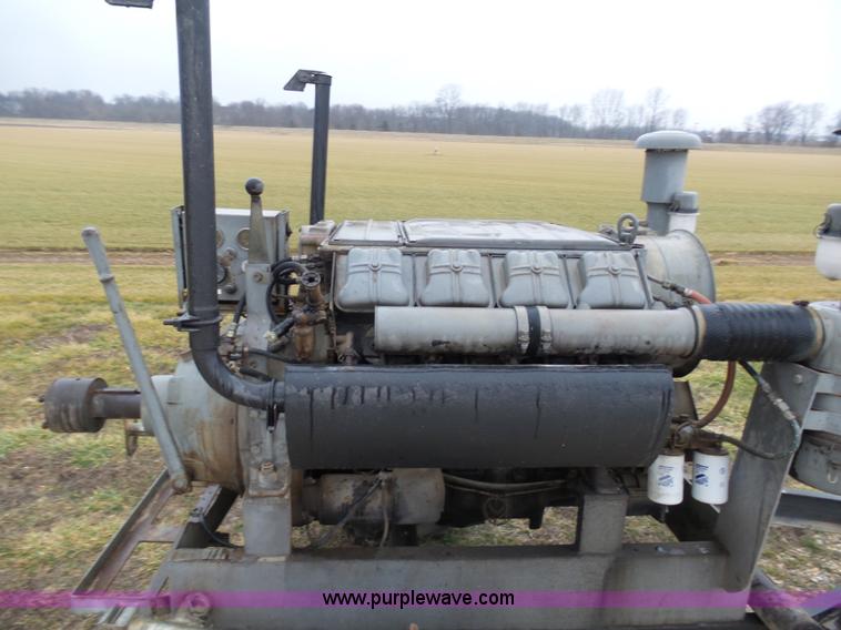 image for item K7631 Deutz F8L413 eight cylinder diesel engine