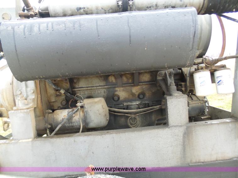 image for item K7631 Deutz F8L413 eight cylinder diesel engine