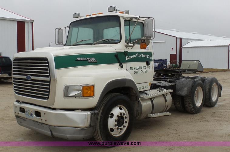 image for item K7641 1994 Ford LTA9000 AeroMax 106 semi truck