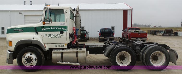 image for item K7641 1994 Ford LTA9000 AeroMax 106 semi truck