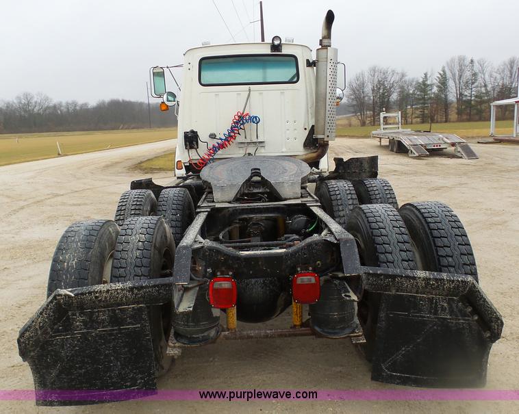 image for item K7641 1994 Ford LTA9000 AeroMax 106 semi truck