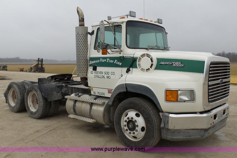 image for item K7641 1994 Ford LTA9000 AeroMax 106 semi truck