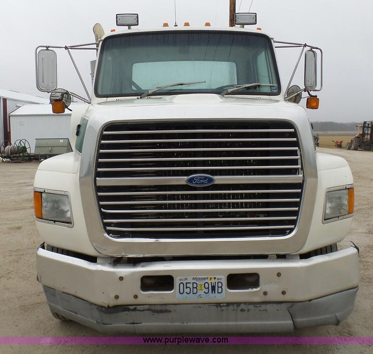 image for item K7641 1994 Ford LTA9000 AeroMax 106 semi truck