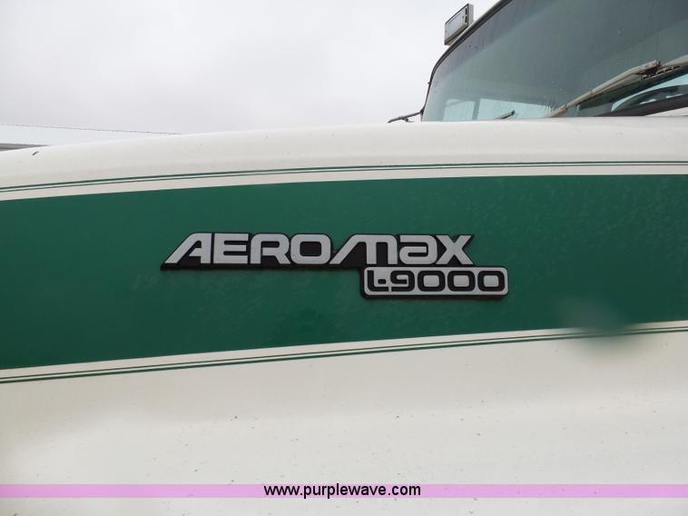 image for item K7641 1994 Ford LTA9000 AeroMax 106 semi truck