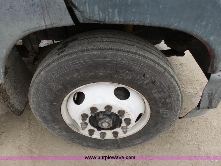 image for item K7641 1994 Ford LTA9000 AeroMax 106 semi truck