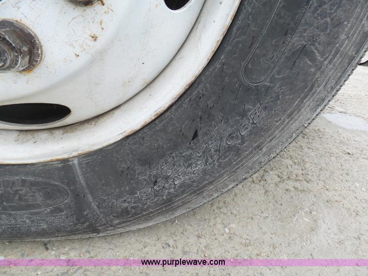 image for item K7641 1994 Ford LTA9000 AeroMax 106 semi truck