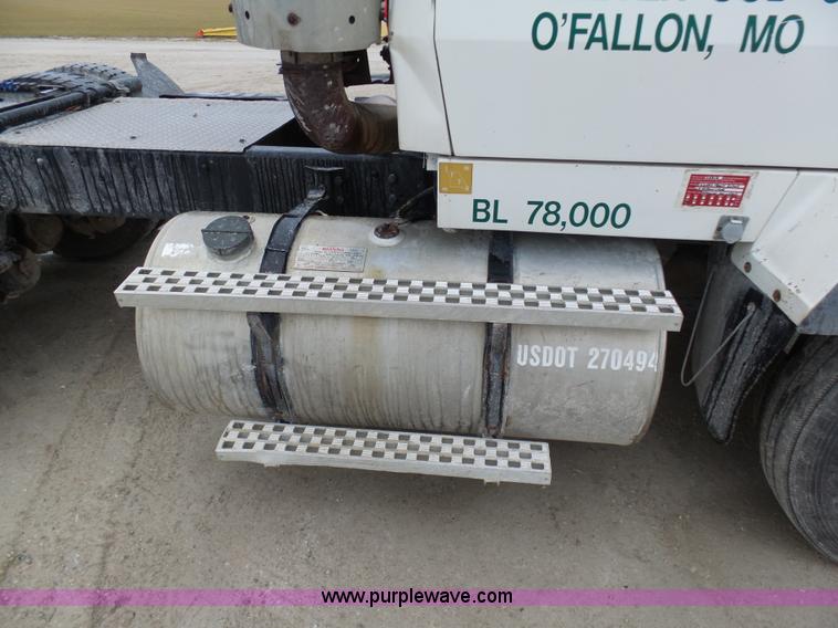 image for item K7641 1994 Ford LTA9000 AeroMax 106 semi truck