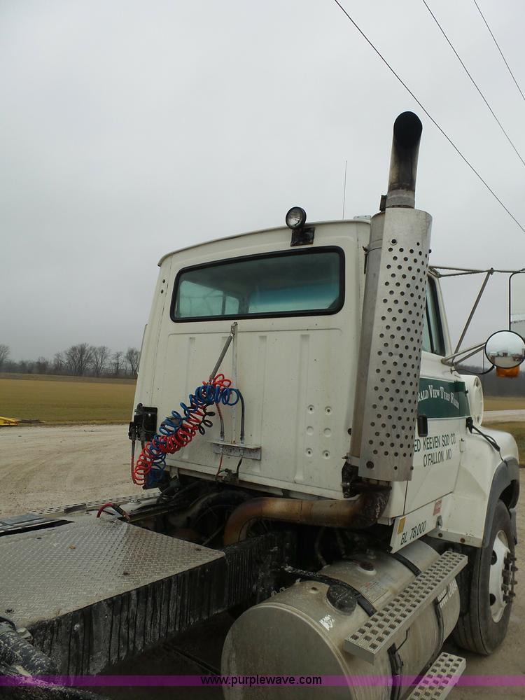 image for item K7641 1994 Ford LTA9000 AeroMax 106 semi truck