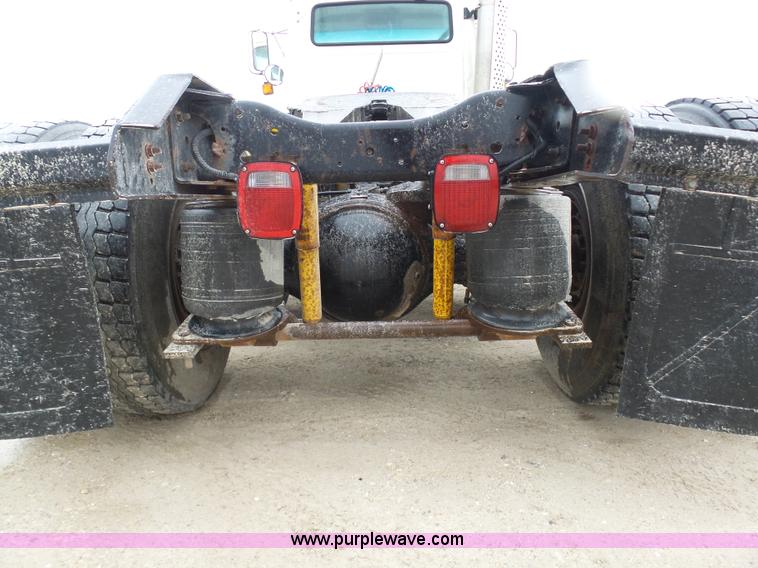 image for item K7641 1994 Ford LTA9000 AeroMax 106 semi truck