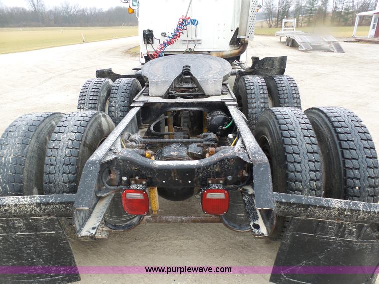 image for item K7641 1994 Ford LTA9000 AeroMax 106 semi truck