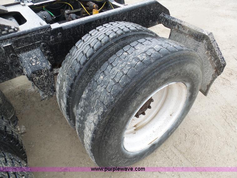 image for item K7641 1994 Ford LTA9000 AeroMax 106 semi truck