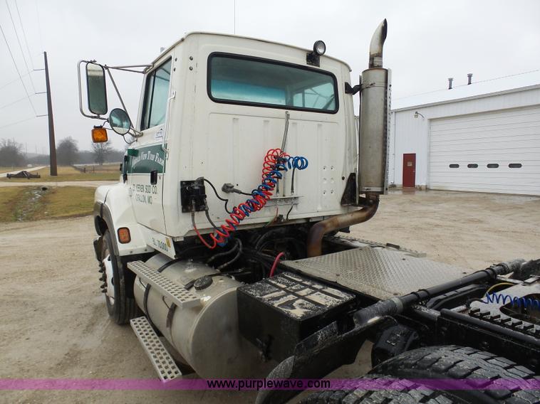 image for item K7641 1994 Ford LTA9000 AeroMax 106 semi truck