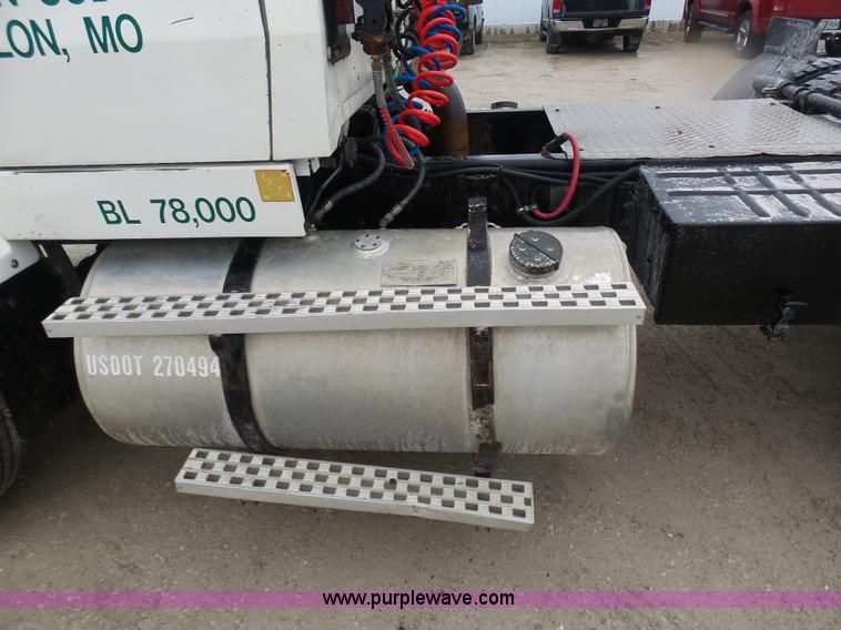 image for item K7641 1994 Ford LTA9000 AeroMax 106 semi truck