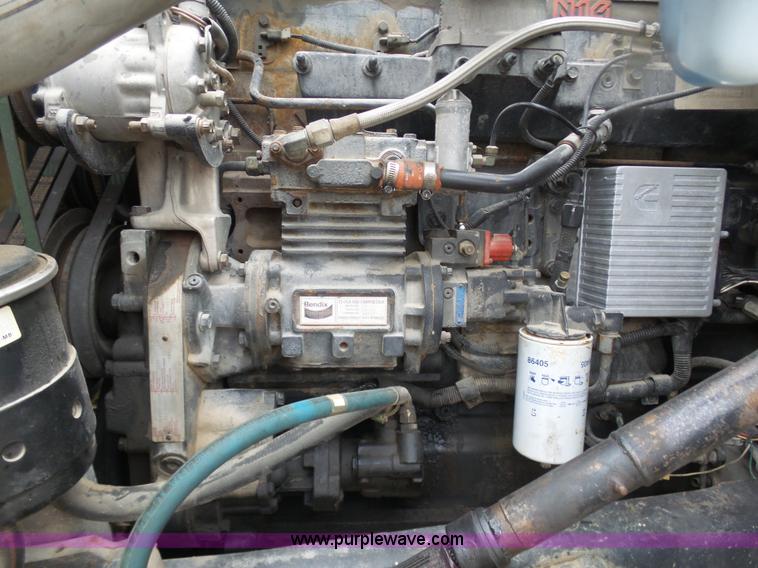 image for item K7641 1994 Ford LTA9000 AeroMax 106 semi truck