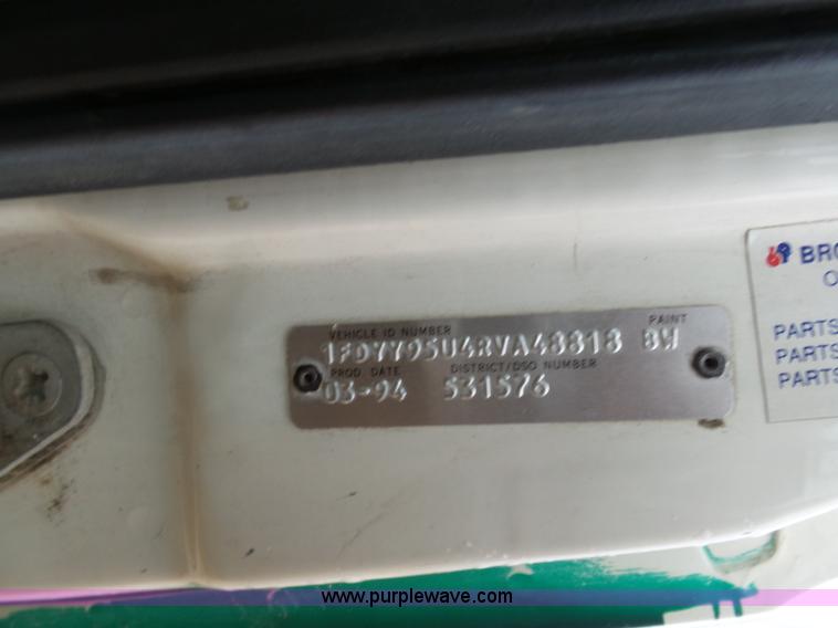 image for item K7641 1994 Ford LTA9000 AeroMax 106 semi truck