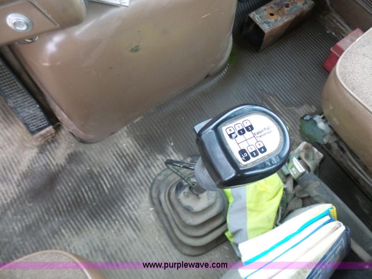 image for item K7641 1994 Ford LTA9000 AeroMax 106 semi truck