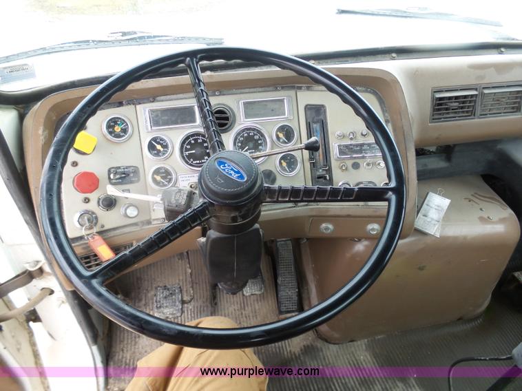 image for item K7641 1994 Ford LTA9000 AeroMax 106 semi truck