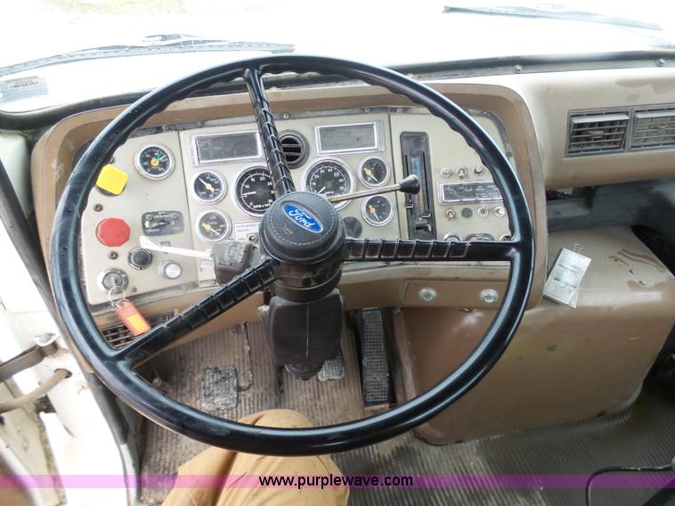 image for item K7641 1994 Ford LTA9000 AeroMax 106 semi truck