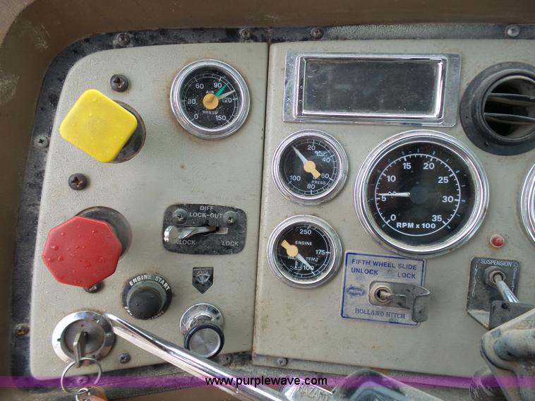 image for item K7641 1994 Ford LTA9000 AeroMax 106 semi truck