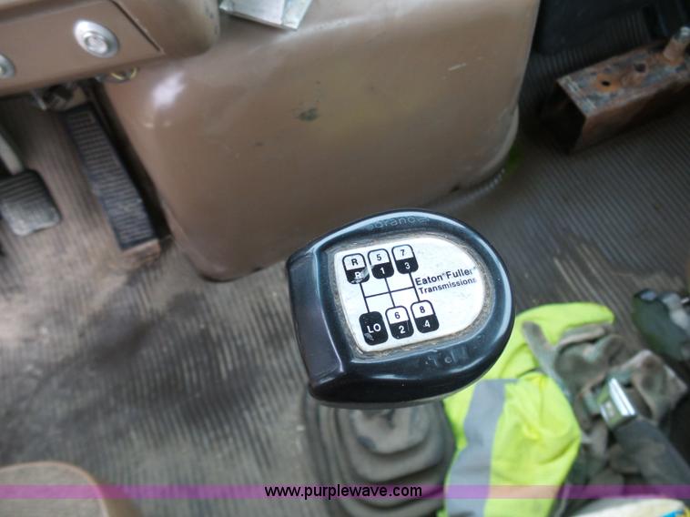 image for item K7641 1994 Ford LTA9000 AeroMax 106 semi truck