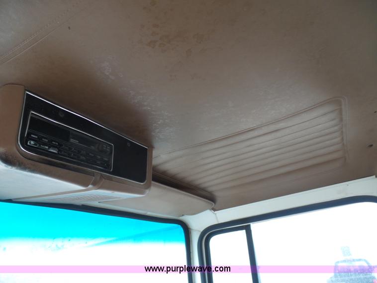 image for item K7641 1994 Ford LTA9000 AeroMax 106 semi truck