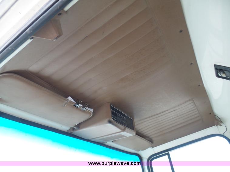 image for item K7641 1994 Ford LTA9000 AeroMax 106 semi truck